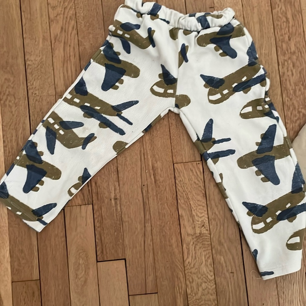 Boys Zara Pants Bundle
All size 4-5 or 5-6 see pictures of tags